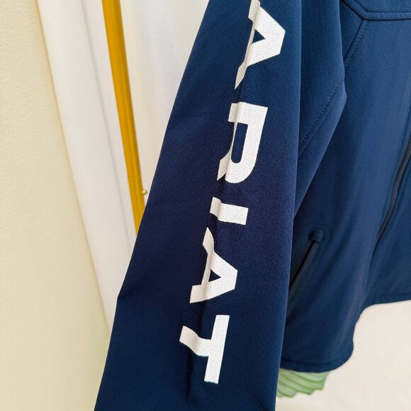 NWT Men's Ariat Jacket Size Medium! - Picture 4 of 9